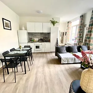 https://arnot-apartments-zoo-area.brusselshotelsbook.com